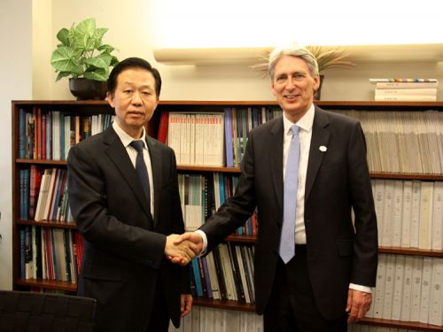 肖捷部长会见英国财政大臣哈蒙德